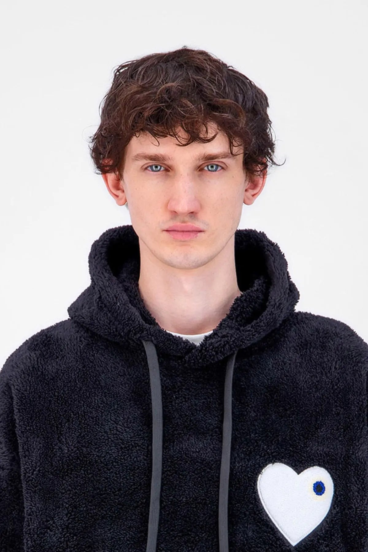 Sweat Moumoute à Capuche Noir Avec Cœur Blanc - bonhomme