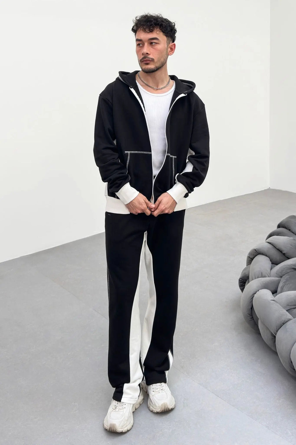 Ensemble jogging bi couleur veste et pantalon jogging coup flare noir blanc bonhomme