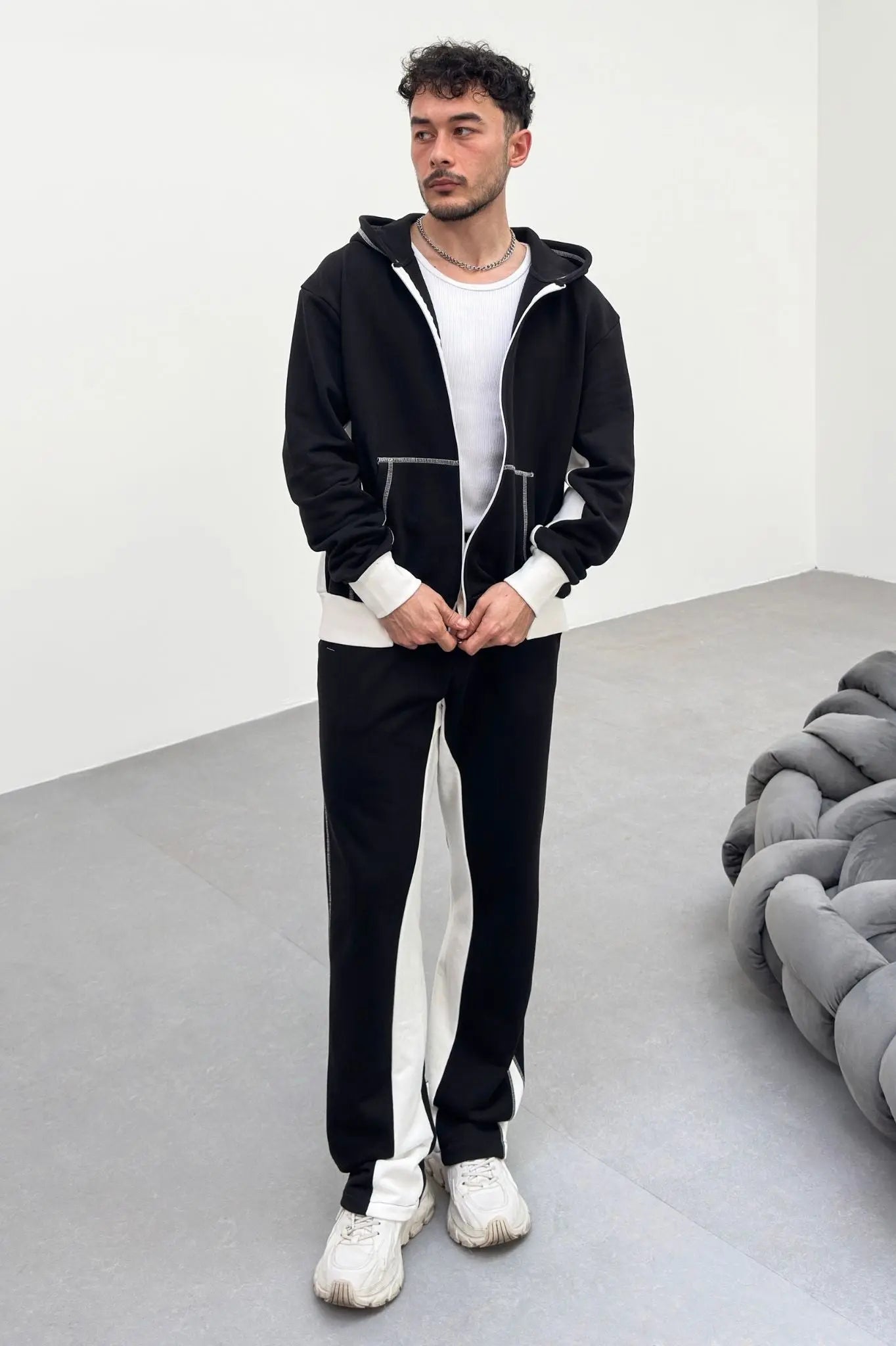 Ensemble jogging bi couleur veste et pantalon jogging coup flare noir blanc bonhomme