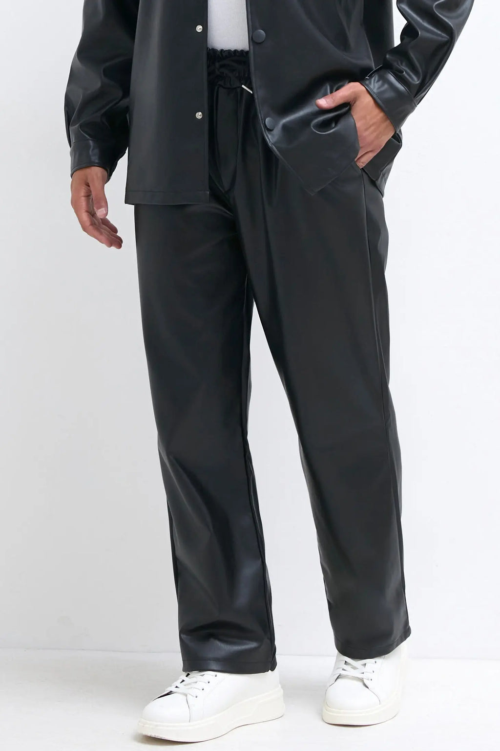 Pantalon noir en similicuir bonhomme