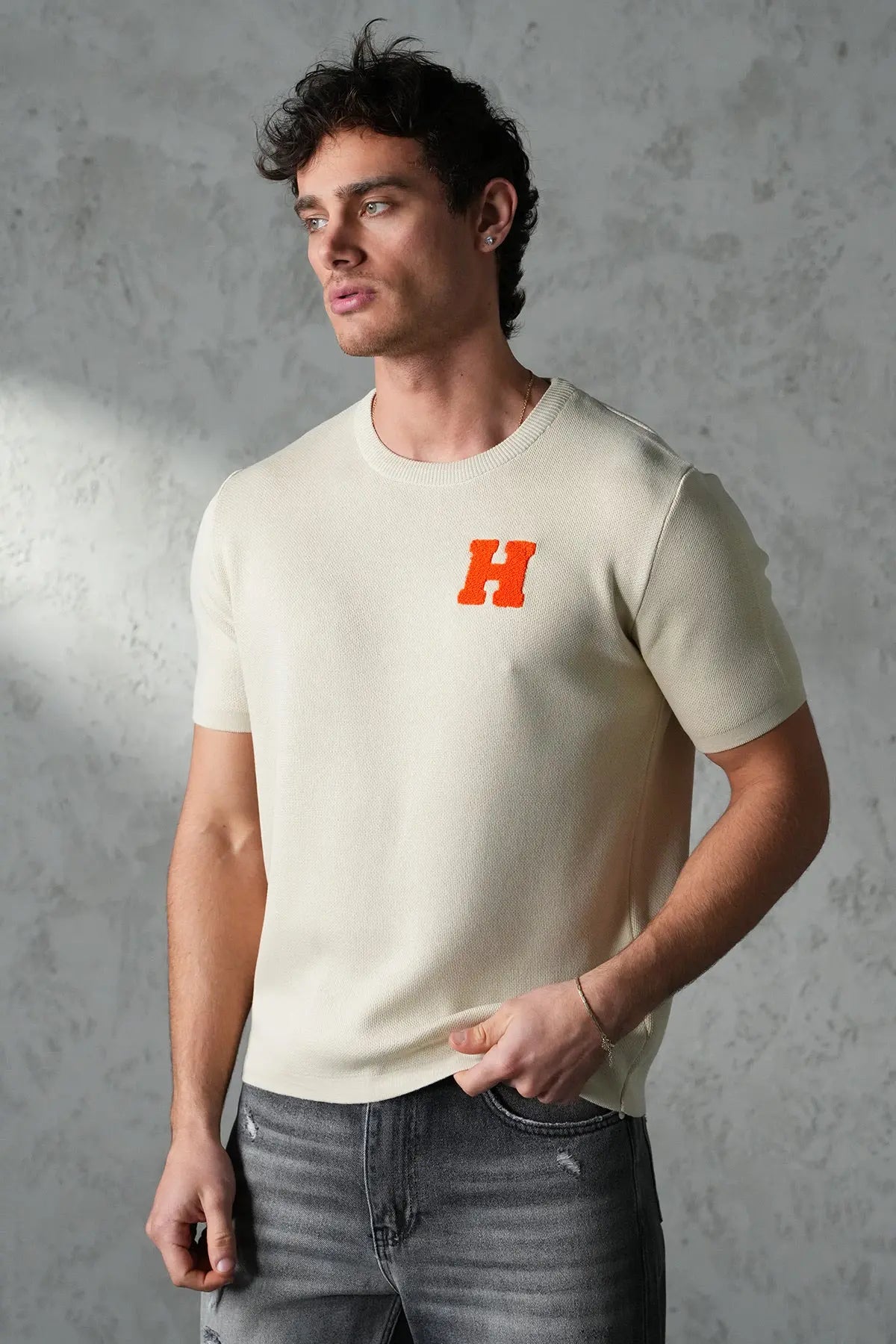 Pull Maille Homme Signature “H” – Élégance Moderne & Confort Premium (Copie) bonhomme