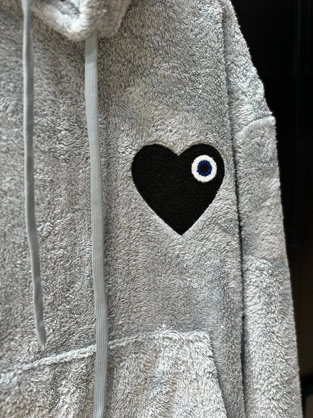 Sweat Moumoute à Capuche Gris Avec Cœur Noir - bonhomme