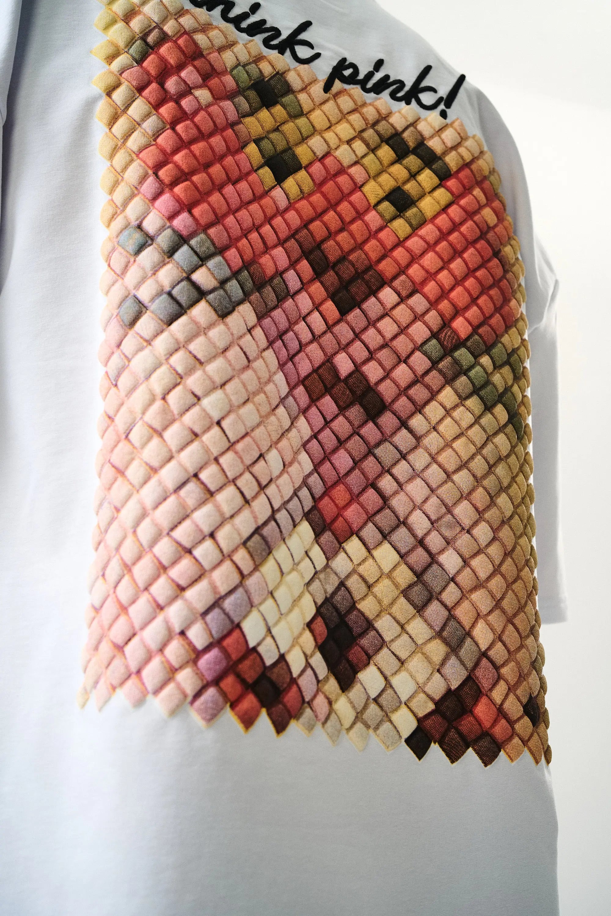 Tee Shirt Leo Think Pink Blanc bonhomme