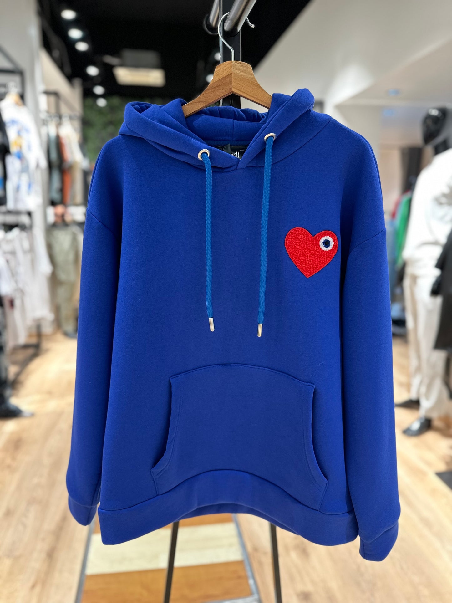 Sweat capuche bleu royal avec cœur rouge