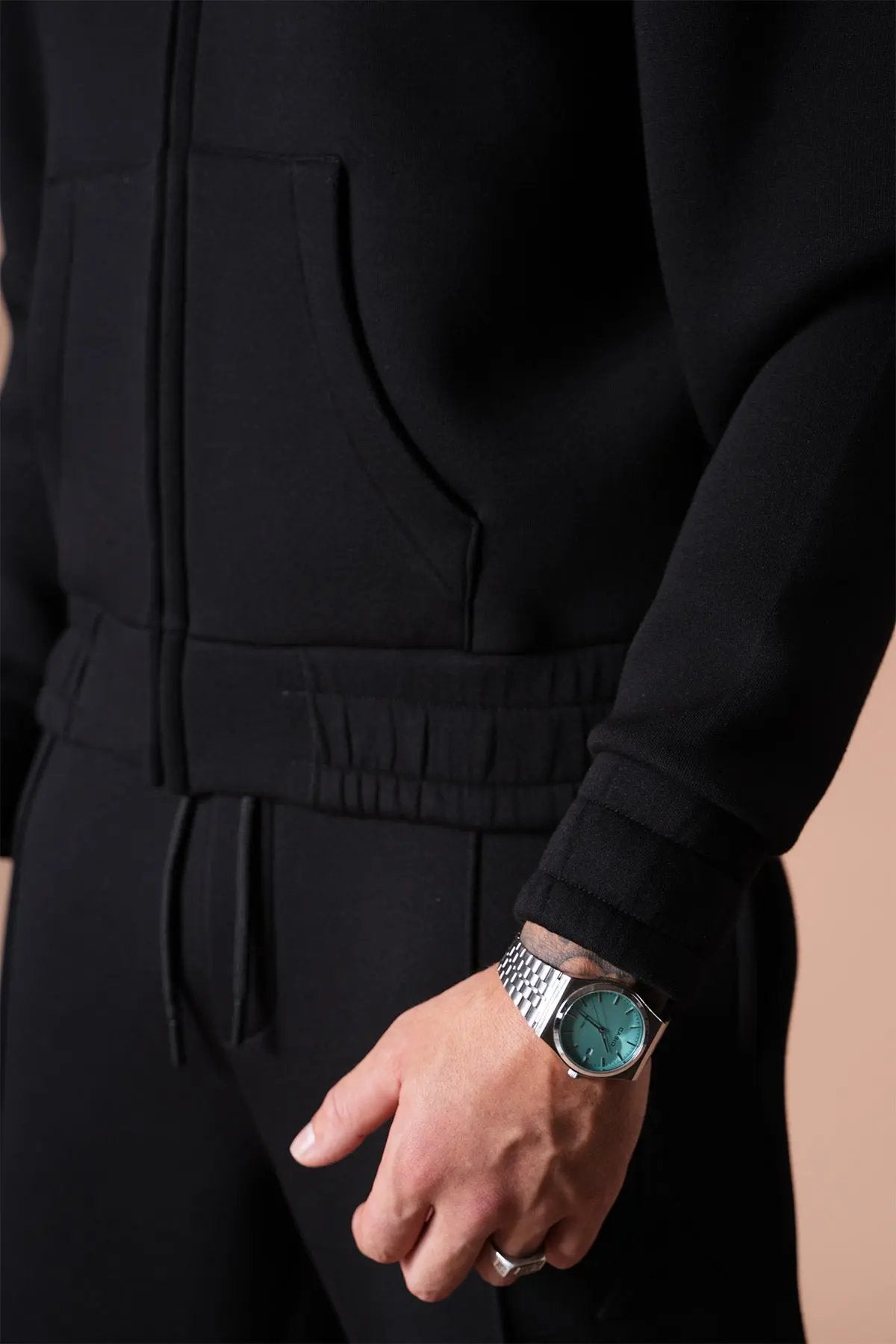 Ensemble Jogging Noir Paris – Hoodie & Pantalon bonhomme