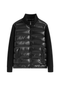 Veste bi-matière noire bonhomme avec buste matelassé brillant et manches en maille côtelée, col montant zippé.