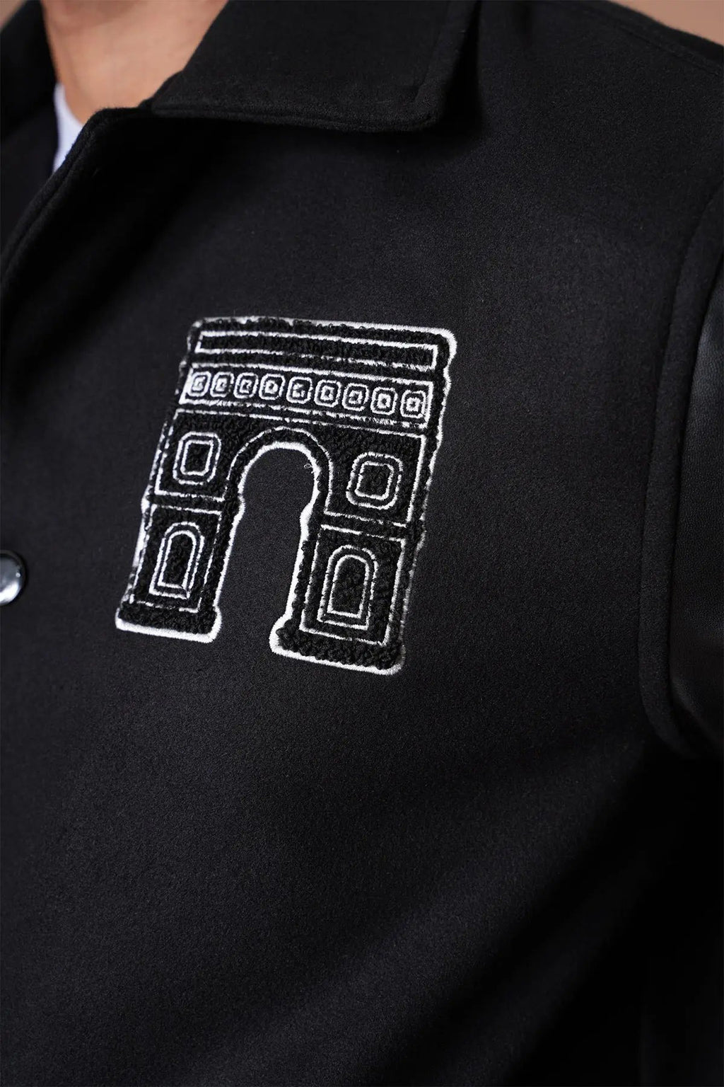 Veste Renaissance Paris Ikao Noir et Blanc bonhomme