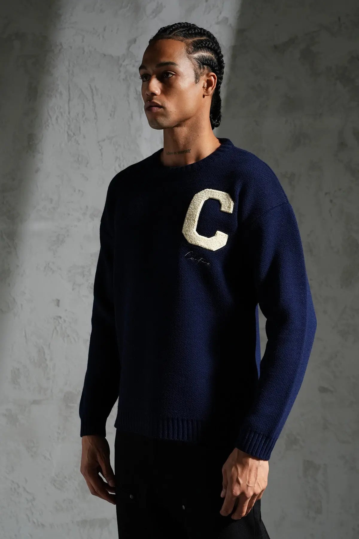 Pull Ikao Lettre C Style Universitaire bonhomme