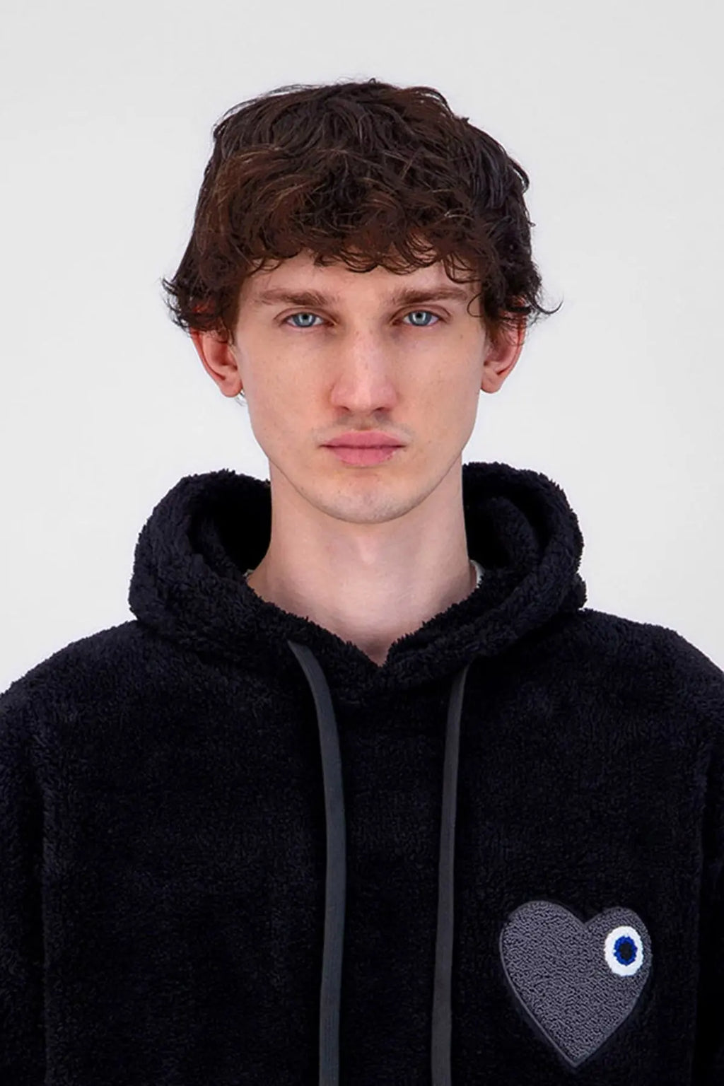 Sweat Moumoute à Capuche Noir Avec Cœur Gris - bonhomme