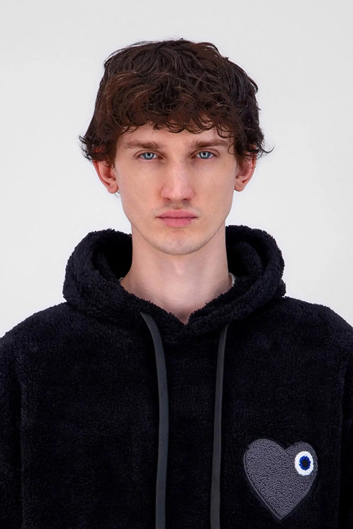 Sweat Moumoute à Capuche Noir Avec Cœur Gris - bonhomme