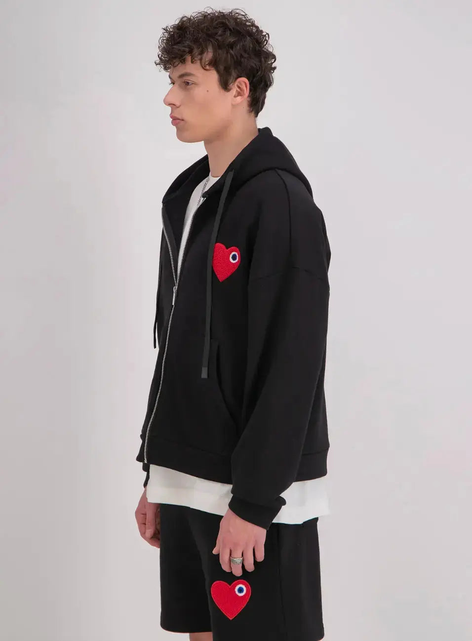 Veste noir Coeur Rouge avec capuche et fermeture Zip bonhomme