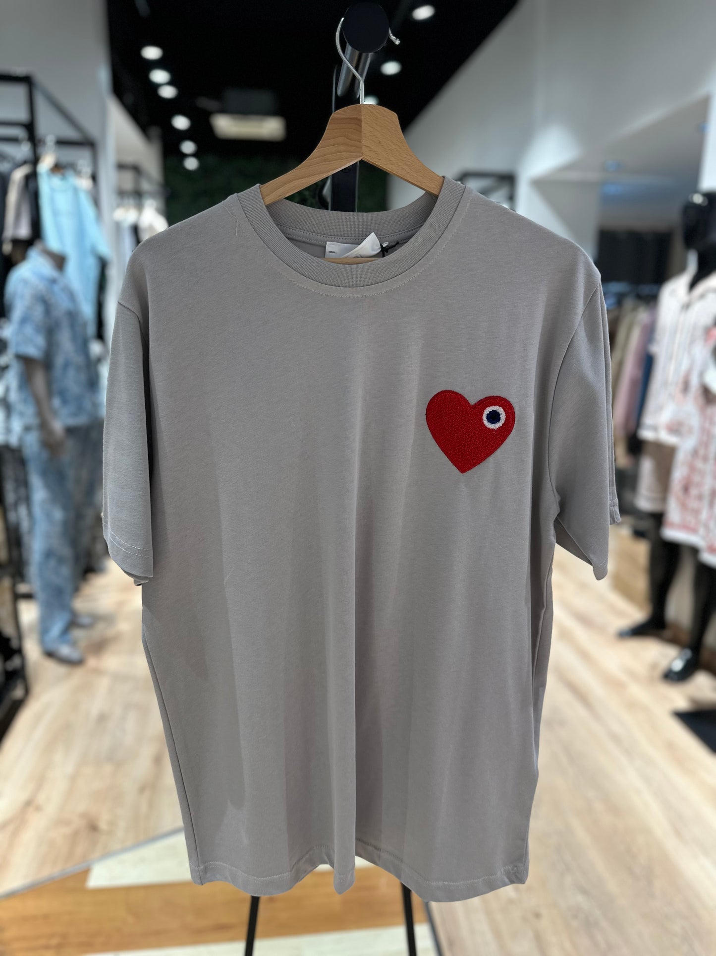 Tee shirt Gris avec motif Coeur Rouge Homme