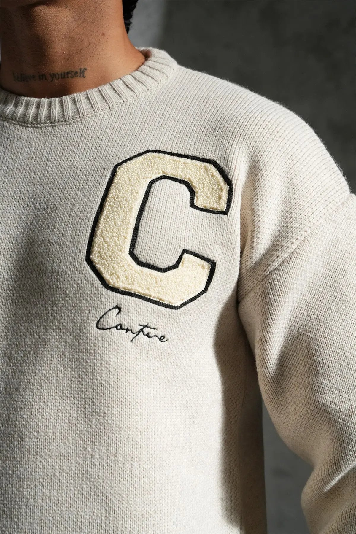 Pull Ikao Lettre C Style Universitaire bonhomme