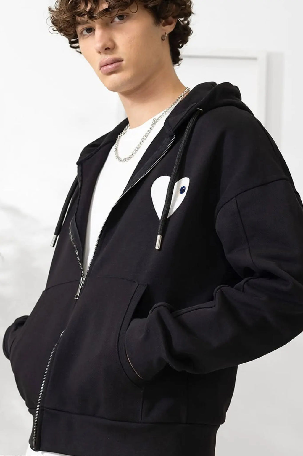 Veste noir Coeur Blanc avec capuche et fermeture Zip bonhomme