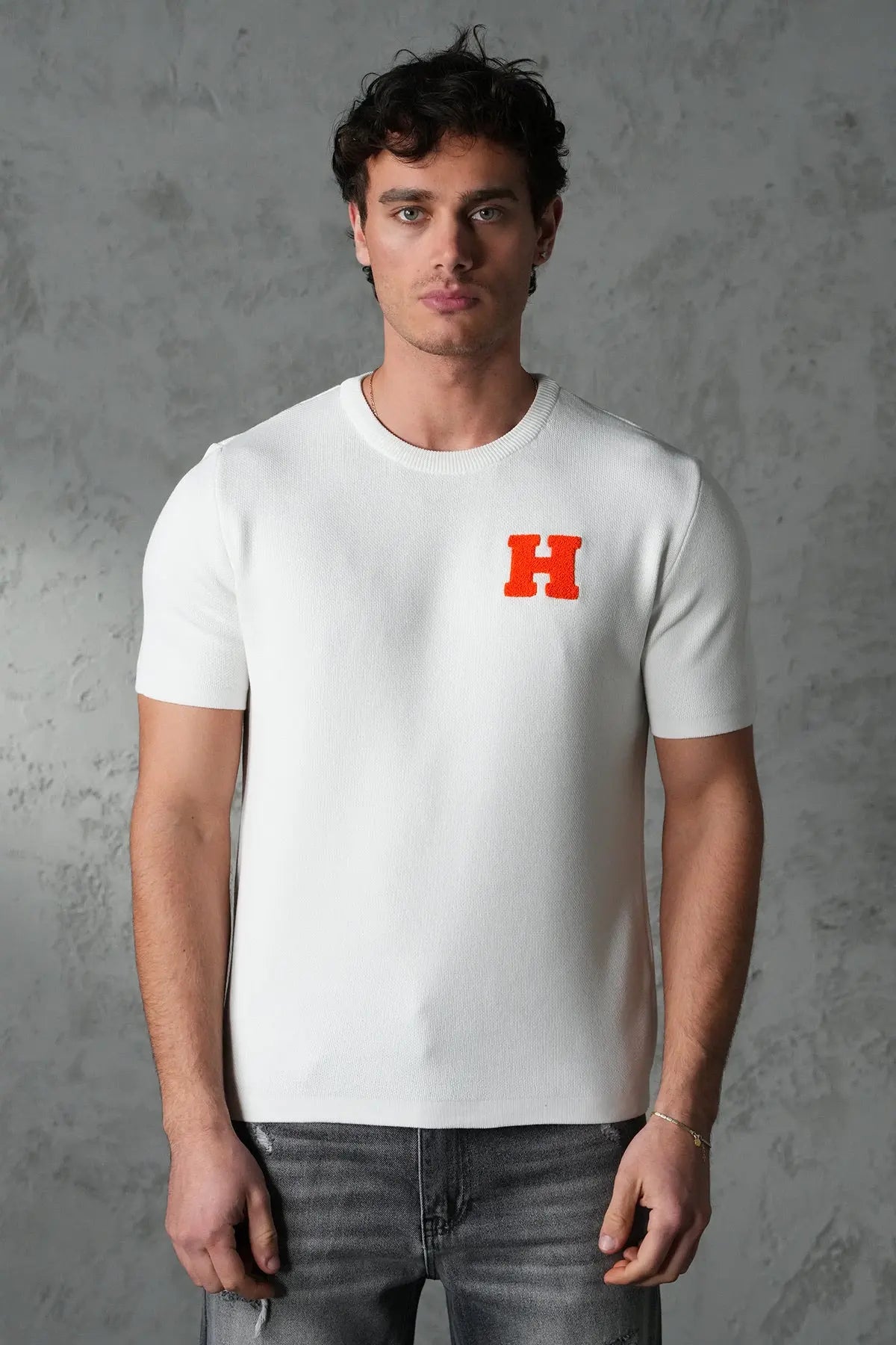 Pull Maille Homme Signature “H” – Élégance Moderne & Confort Premium (Copie) bonhomme