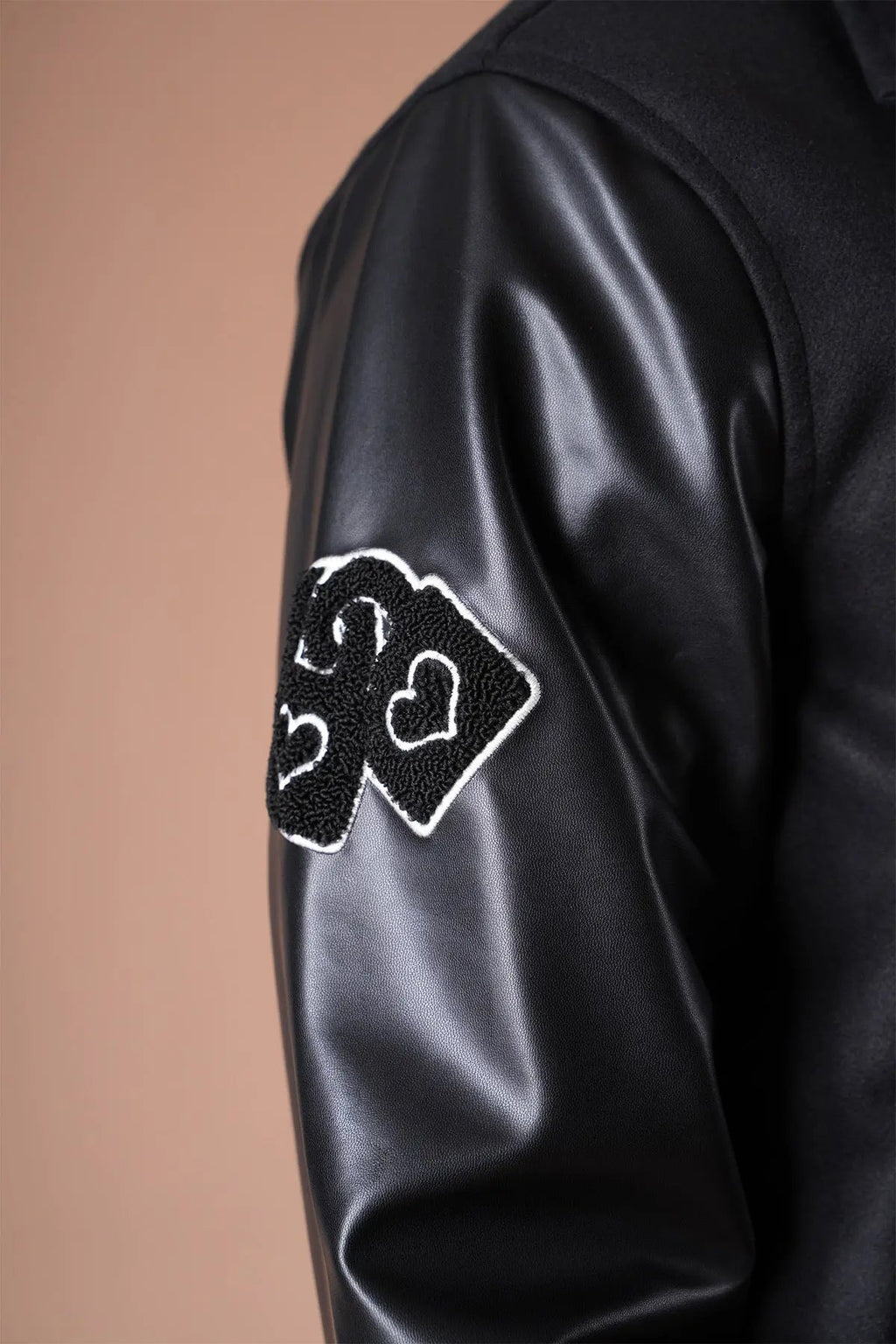 Veste Renaissance Paris Ikao Noir et Blanc bonhomme