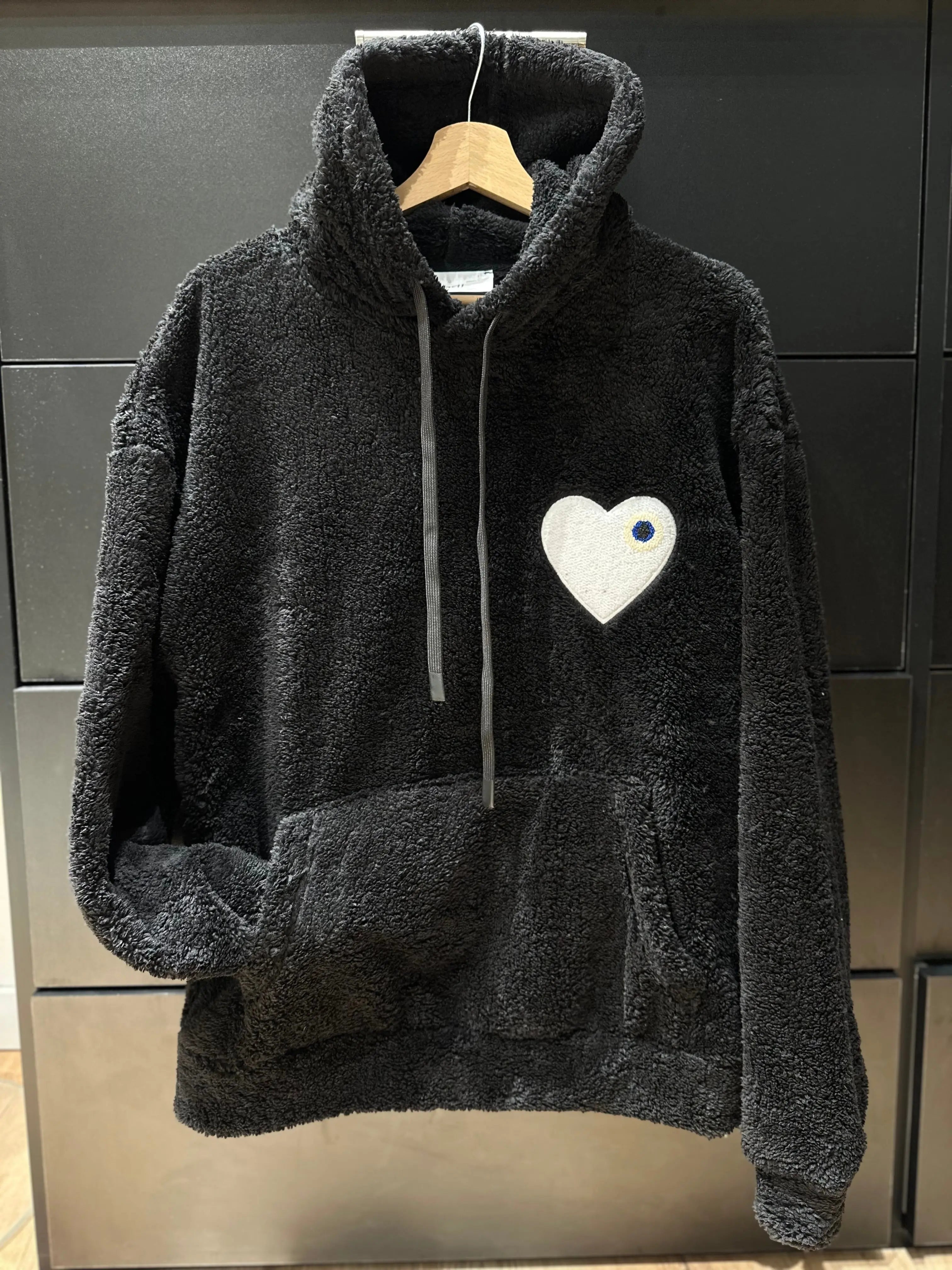 Sweat Moumoute à Capuche Noir Avec Cœur Blanc - bonhomme