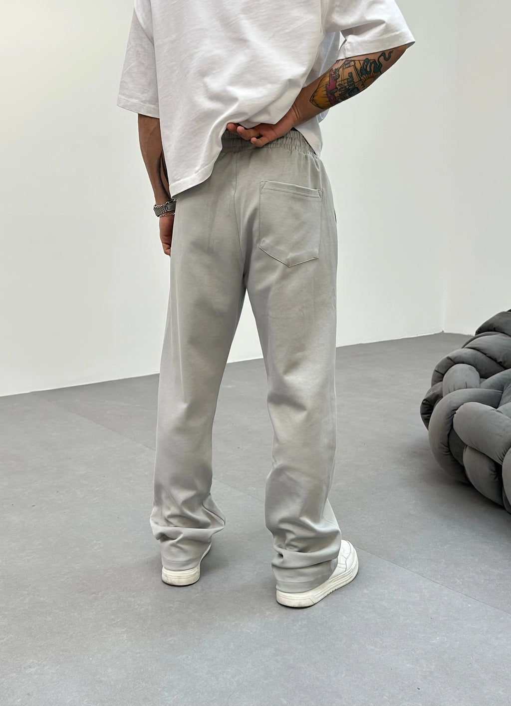 Pantalon Jogging Gris Coupe Droite et Large bonhomme