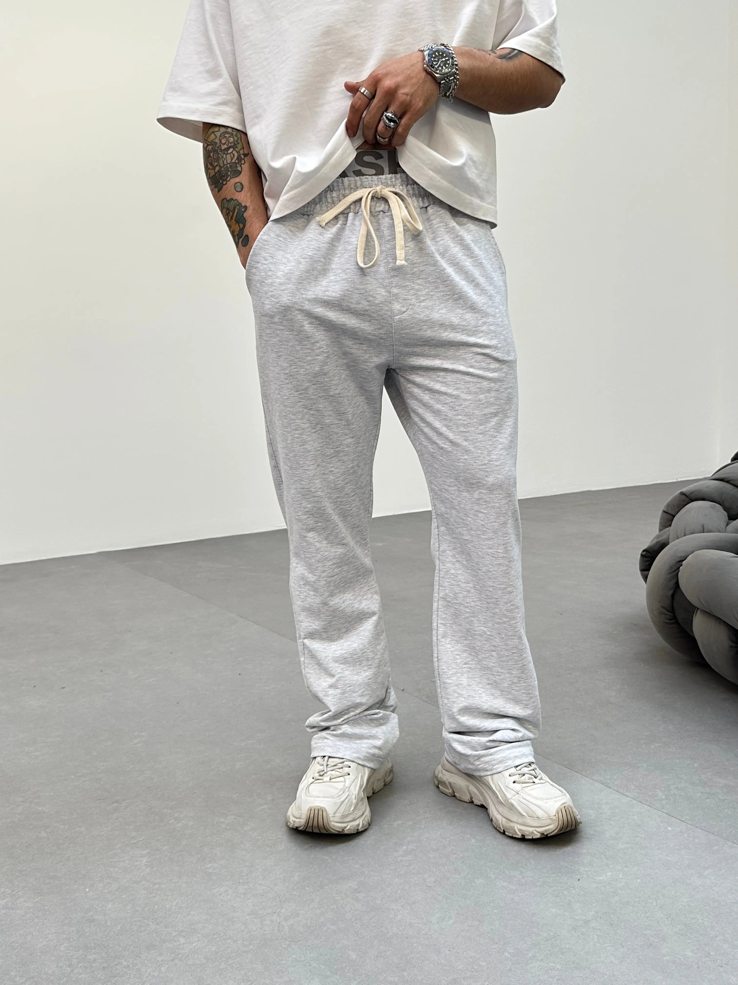 Pantalon Jogging Gris Coupe Droite et Large bonhomme