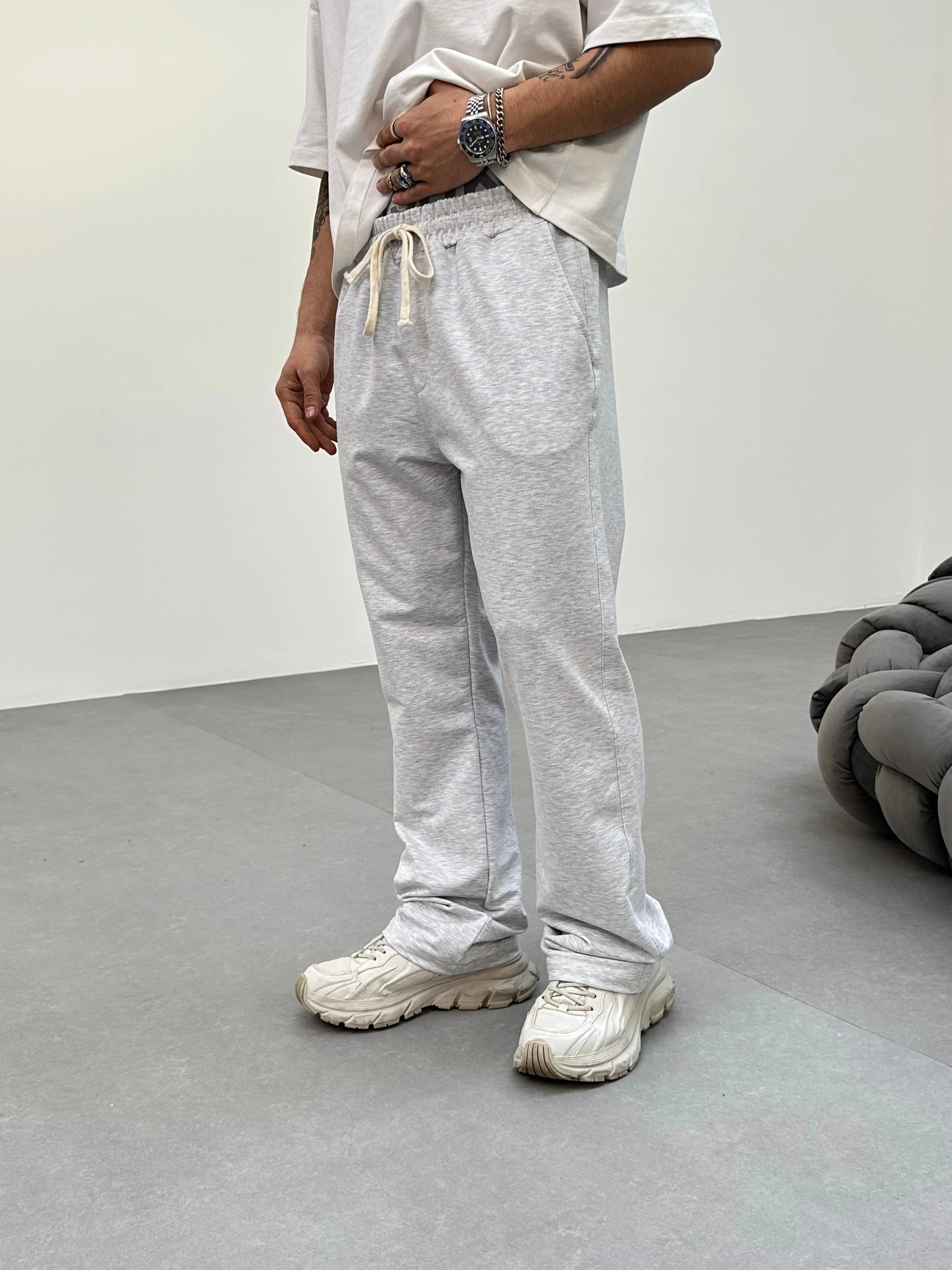 Pantalon Jogging Gris Coupe Droite et Large bonhomme