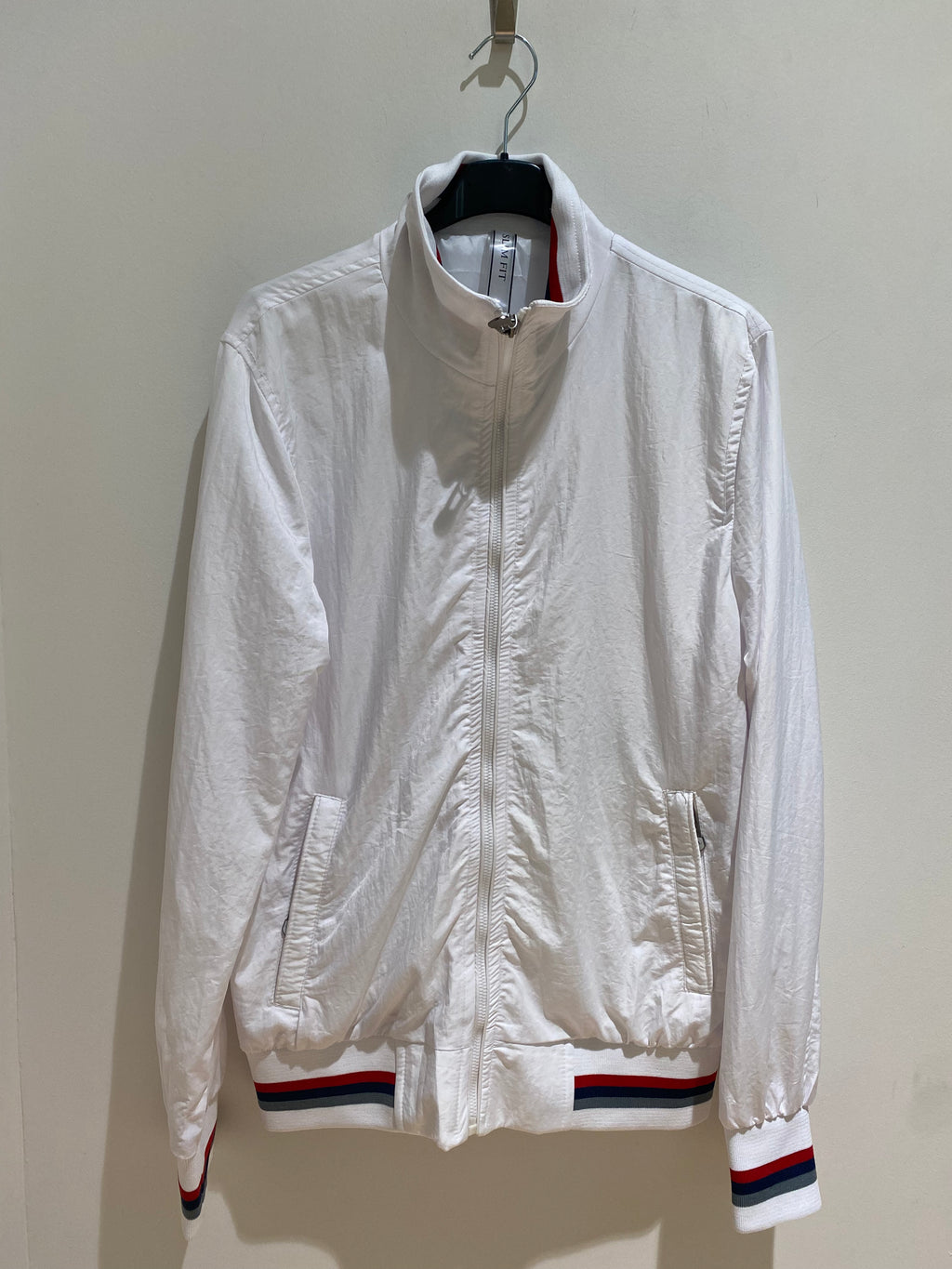Veste blanche universitaire bonhomme