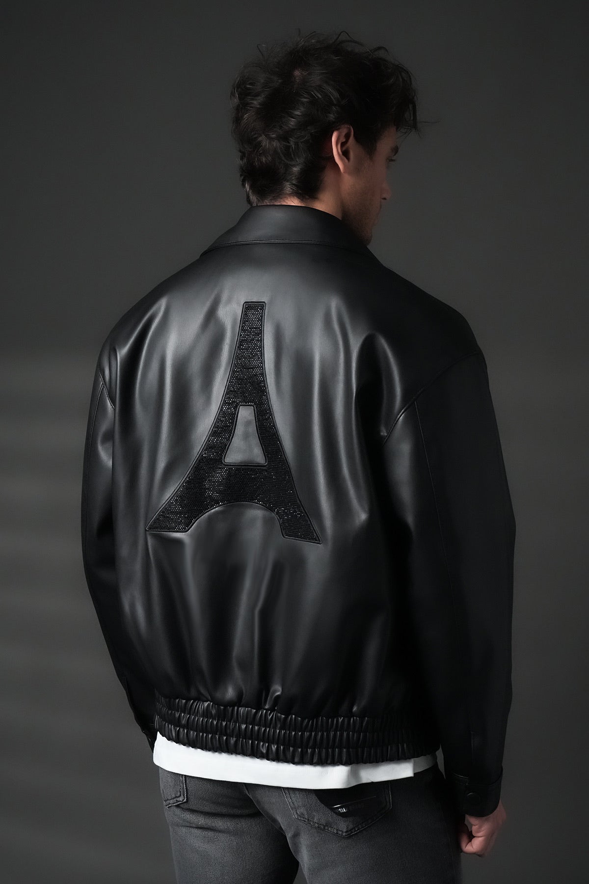 Blouson homme simili cuir noir oversize, Tour Eiffel en strass dans le dos, col chemise à pressions