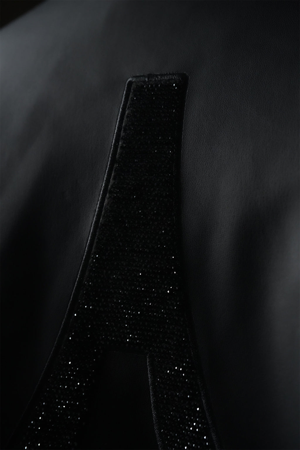 Blouson homme simili cuir noir oversize, Tour Eiffel en strass dans le dos, col chemise à pressions