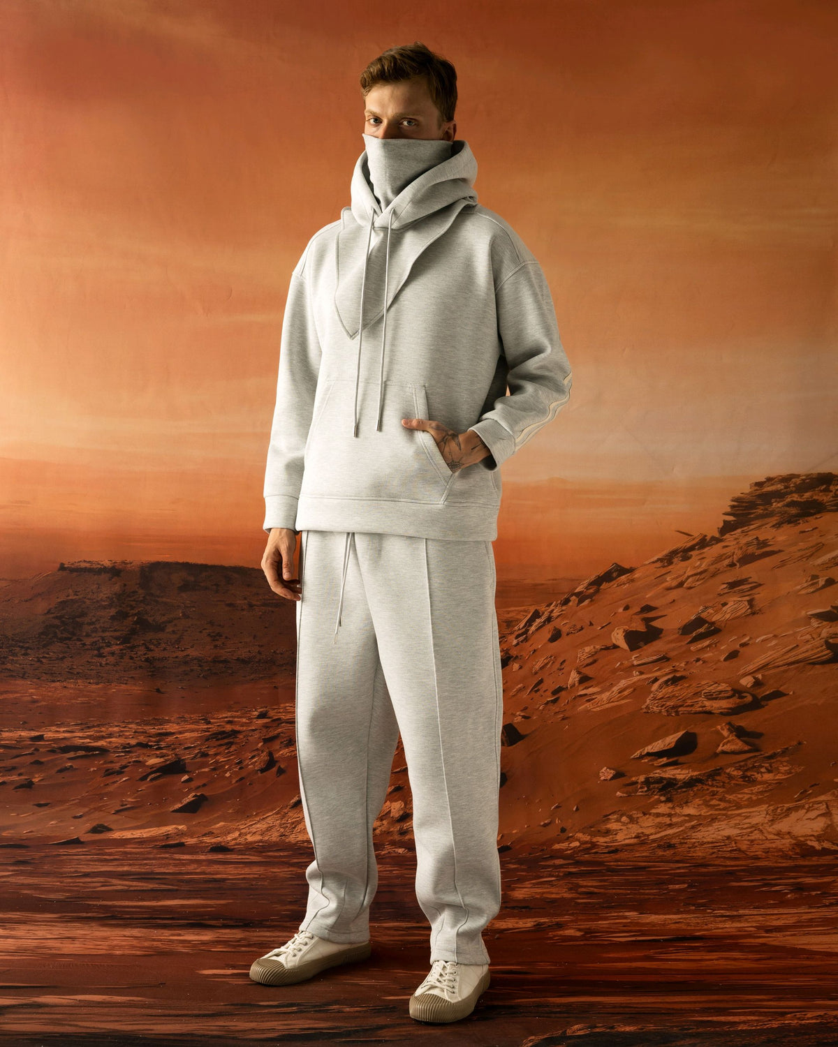 Ensemble jogging capuche montante bandes contrastées