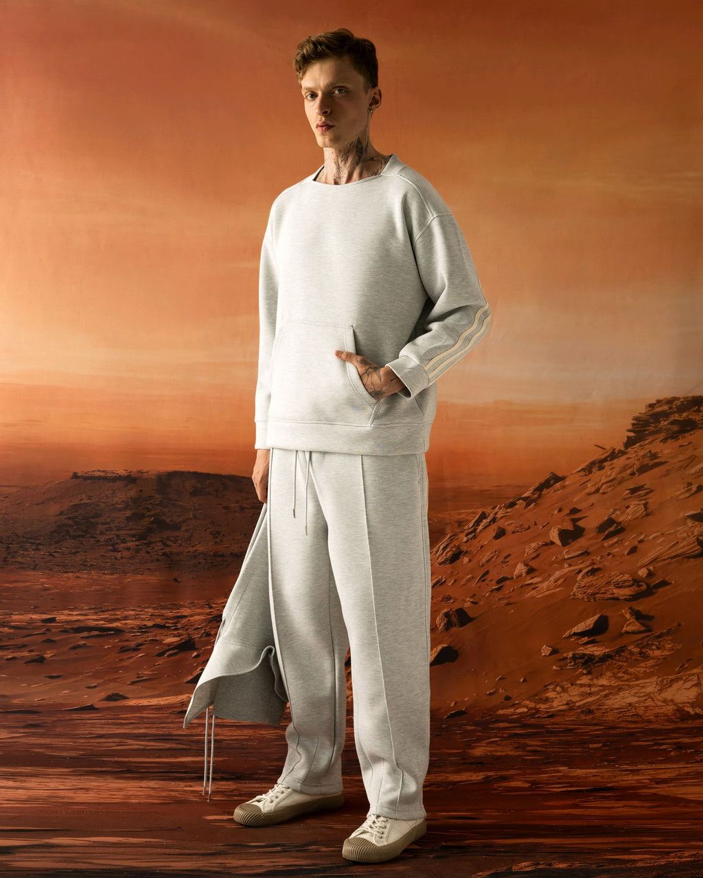 Ensemble jogging capuche montante bandes contrastées