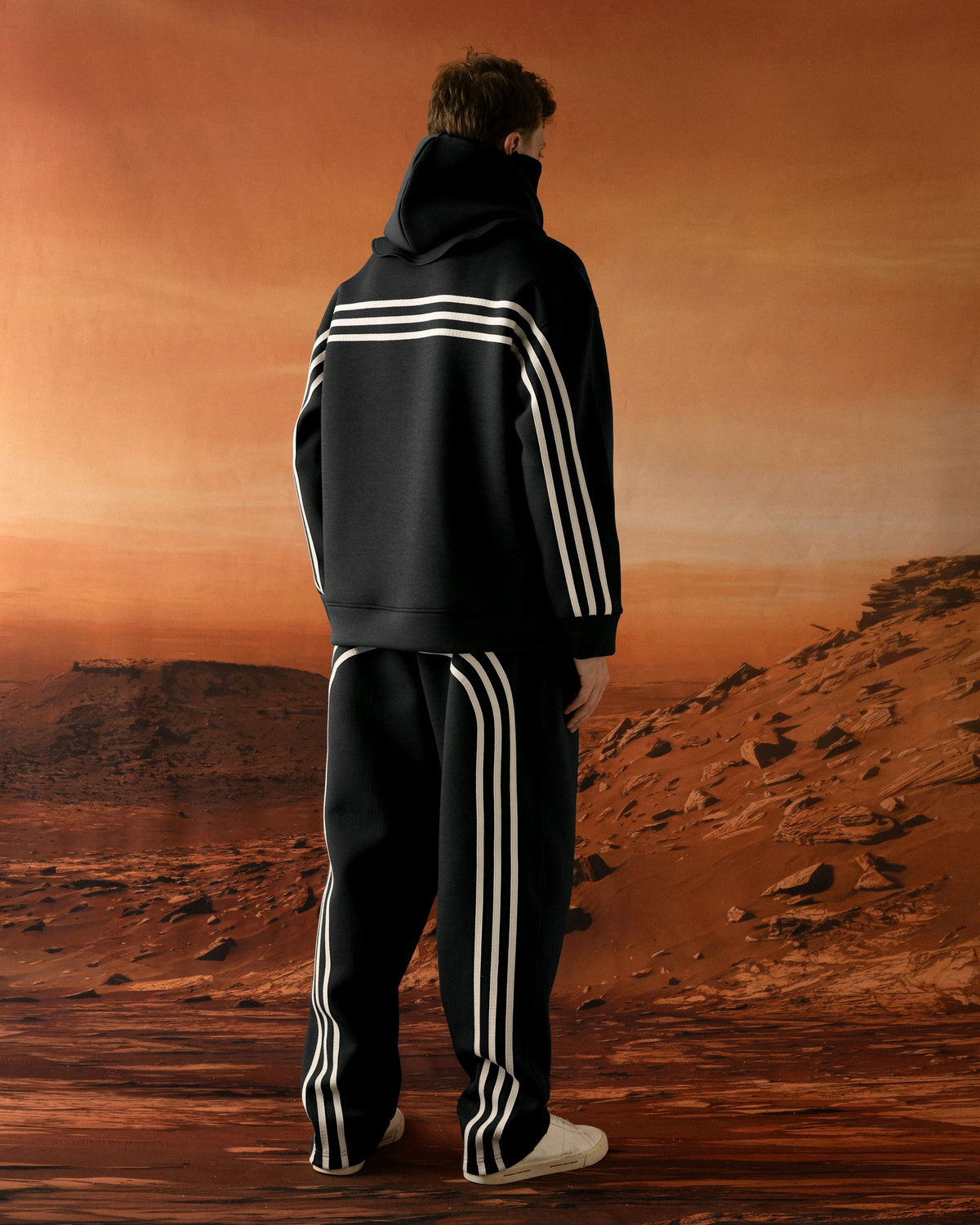 Ensemble jogging capuche montante bandes contrastées