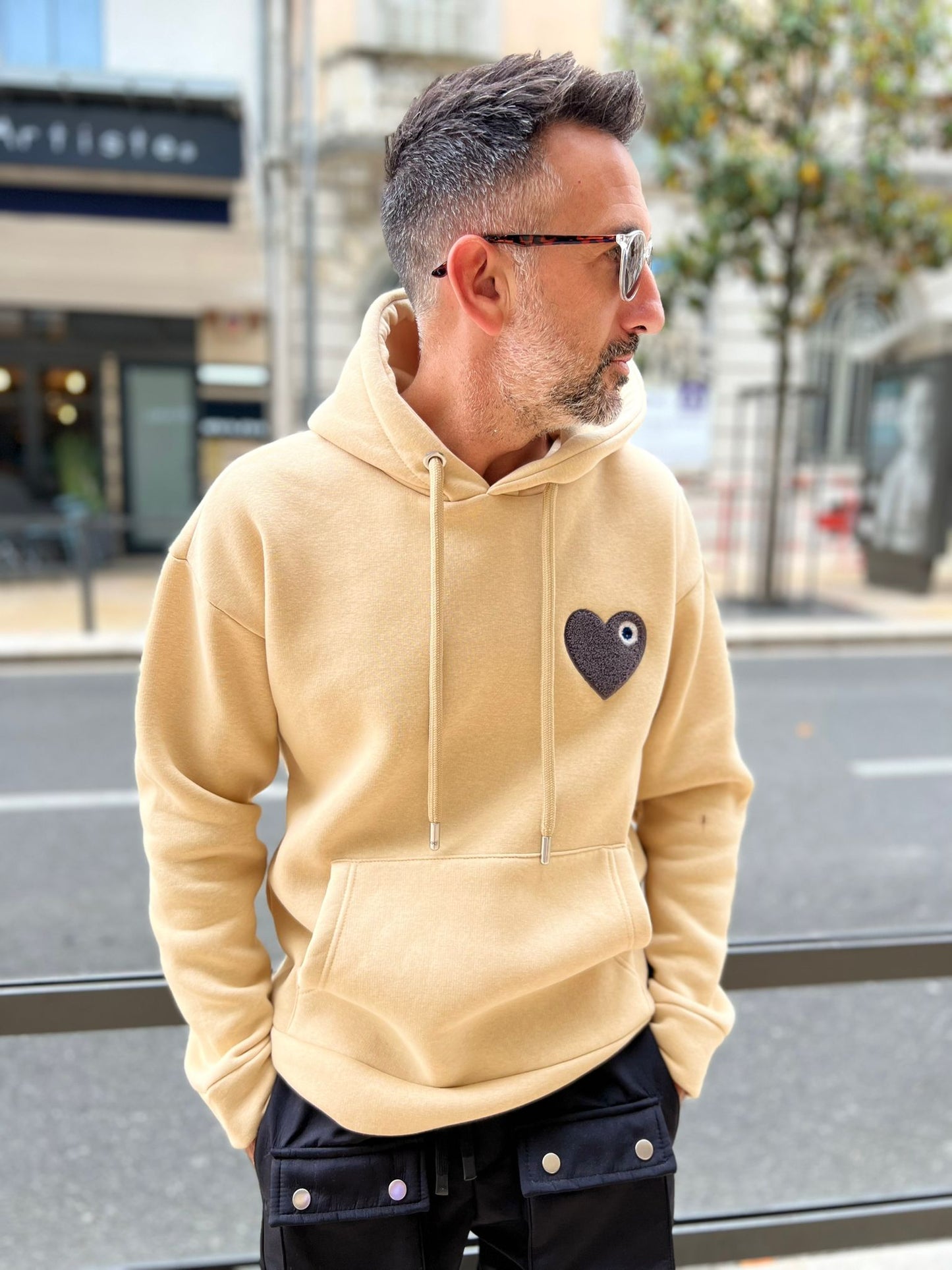 Sweat à Capuche beige clair avec motif Coeur noir Homme